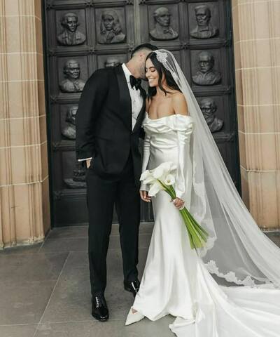 Elegant Sheath Long Sleeve Off the Shoulder Beach Boho Wedding Dress Bridal Gown Wedding Gown