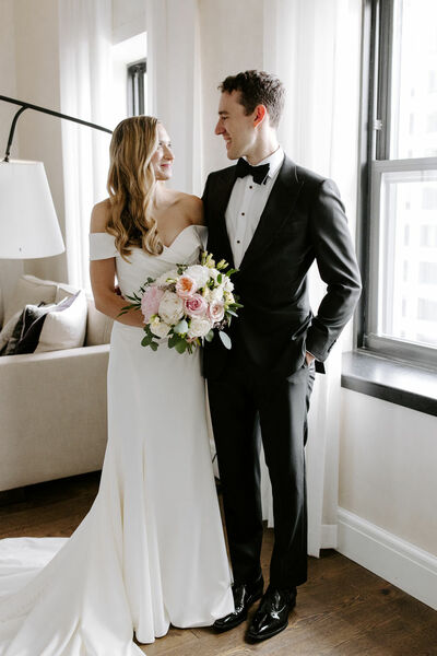 Elegant Mermaid Off the Shoulder Wedding Dress Bridal Gown Wedding Gown