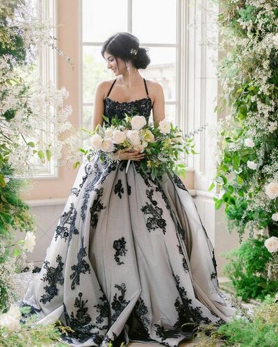 Elegant Ball Gown Tulle Black Lace Appliques Wedding Dress Bridal Gown Wedding Gown