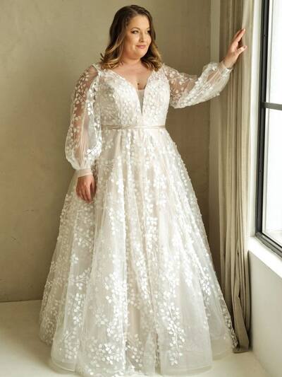 Plus Size Ball Gown Lace Long Sleeve Wedding Dress Bridal Gown Wedding Gown