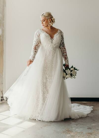 Plus Size Ball Gown Long Sleeve Lace Appliques Wedding Dress Bridal Gown Wedding Gown