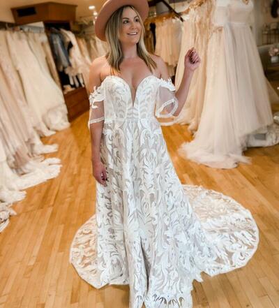 Plus Size Off the Shoulder Lace Wedding Dress Bridal Gown Wedding Gown