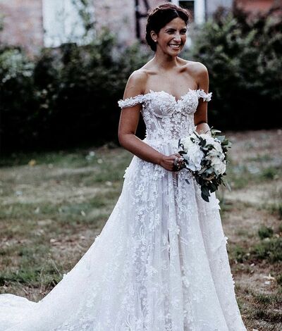 Elegant Off the Shoulder Lace Appliques Wedding Dress Bridal Gown Wedding Gown