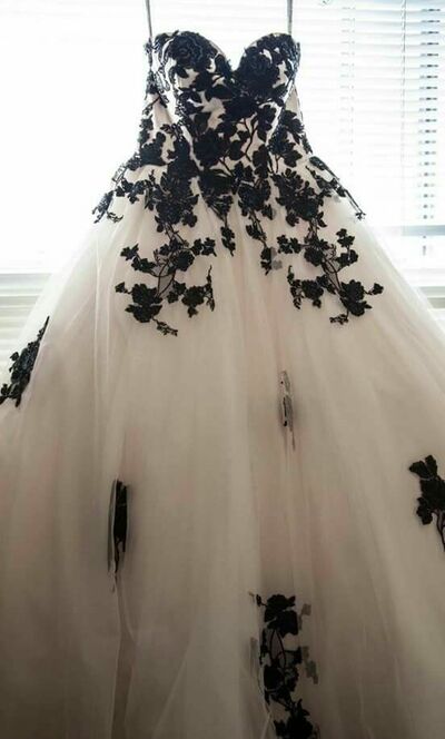 Black and Ivory Ball Gown Appliques Wedding Dress Bridal Gown Wedding Gown