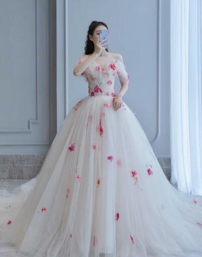 Ball Gown Off the Shoulder Handmade Flowers Puffy Wedding Dress Bridal Gown Wedding Gown