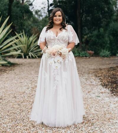 Plus Size A Line Romantic Appliques Wedding Dress Bridal Gown Wedding Gown