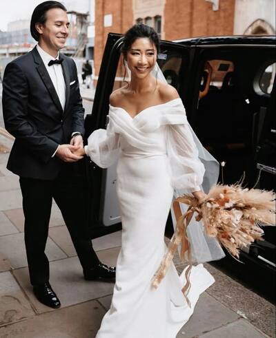 Elegant Sheath Off the Shoulder Wedding Dress Bridal Gown Wedding Gown