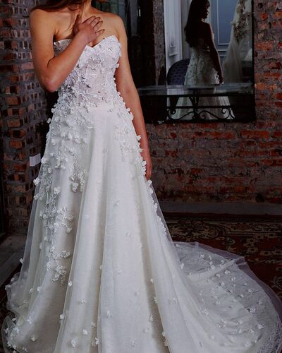A Line Sleeveless 3D Flowers Lace Wedding Dress Bridal Gown Wedding Gown