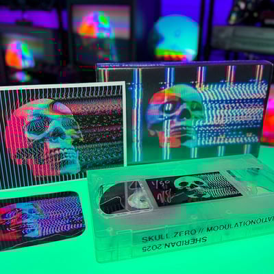 Skull.zero vhs standard edition glow-in-the-dark tape + usb flash drive - Thumbnail 3