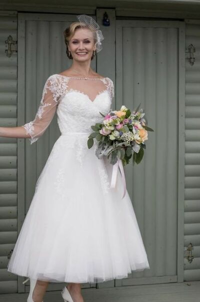 Simple A Line Tea-length Lace Beach Boho Wedding Dress Bridal Gown Wedding Gown