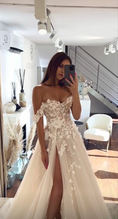Simple A Line Off the Shoulder Lace Appliques Beach Boho Wedding Dress Bridal Gowns