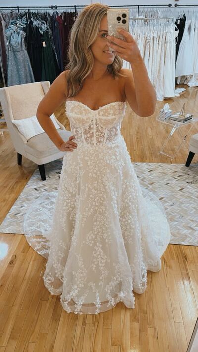 Elegant Ball Gown Lace Appliques Beach Boho Wedding Dress Bridal Gown Wedding Gown