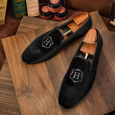 Men's Shoes Embroidered Slip-On Casual Shoes Velvet Loafers 2 colors