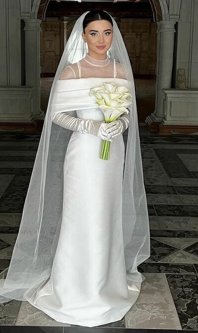 Elegant Sheath Off the Shoulder Wedding Dress Bridal Gown Wedding Gown