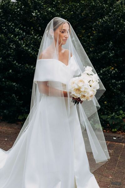 Elegant Ball Gown Off the Shoulder Wedding Dress Bridal Gown Wedding Gown