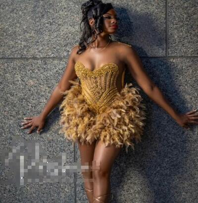 Stunning Golden Baddie Bespoke Prom Dress Feather Sexy Black Girls Pink Feather Cocktail Dress With Diamond Beaded Mini Short Homecoming Vestido