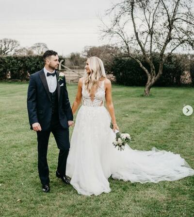 Elegant Ball Gown Lace Appliques Tulle Wedding Dress Bridal Gowns Wedding Gown