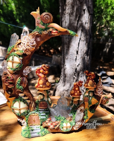 Giant Faerie Moon Cottage w/Clear Quartz