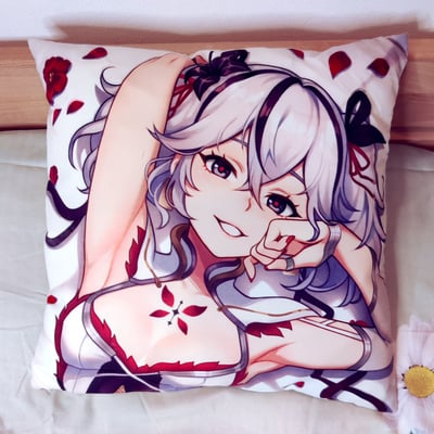 Camellya pillow