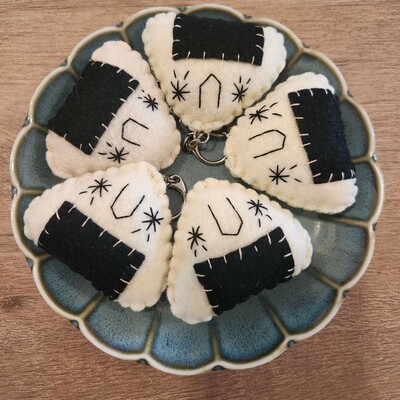 Felt Onigiri keychain