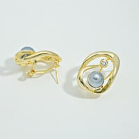 High-Grade Metallic Pearl Earrings for Women – Anti-Allergy Sterling Silver Needle, Heart & Geometric Design – Bright Gray or White Pearl - Thumbnail 2