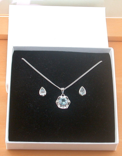 BOXED GIFT SET/Sterling Silver Blue Topaz Flower Pendant & Chain/Topaz Necklace/Topaz Necklace/Topaz jewellery/Topaz Earrings/UK