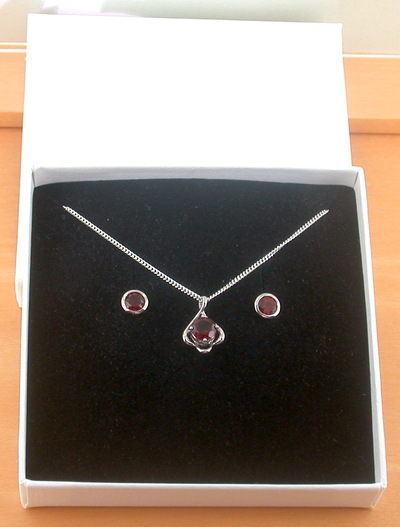 BOXED GIFT SET/Garnet Pendant & 18" Silver Chain/Garnet Necklace/Red Garnet Jewellery/Garnet Jewelry/Garnet Jewelery/Garnet Earrings/UK