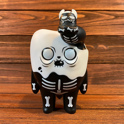 Bear in mind toys “tooth off” skeleton vinyl