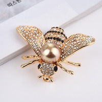 Animal Bee Brooch Pin ā Sparkling Alloy & Beizhu Inlaid with Diamonds | Fashion Jewelry Accessory for Women - Thumbnail 6