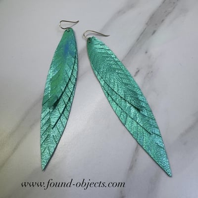 5" Shake your tail feathers - Holographic Turquoise
