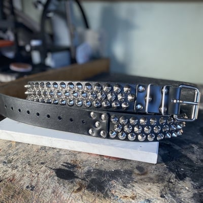 Staggered 3-row standard cones belt