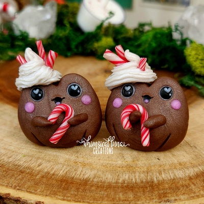 Hot Cocoa Frog w/left candy cane