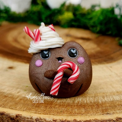 Hot Cocoa Frog w/right candy cane