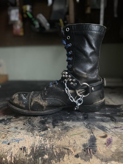 Ready2Ship Short British Studs & Chains Bootstrap (x1)