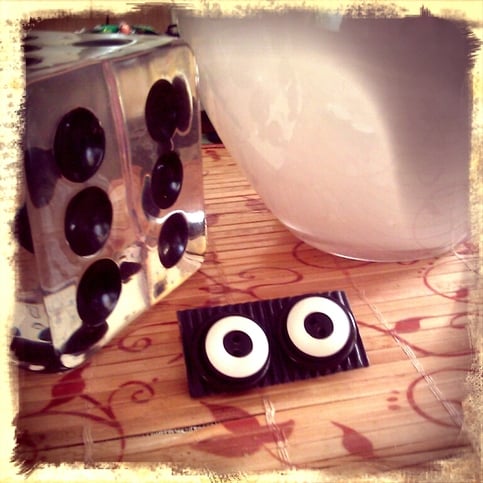 Monochromatic earrings