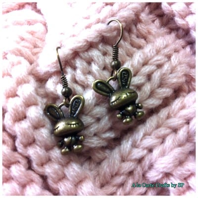 {earrings} tiny rabbit