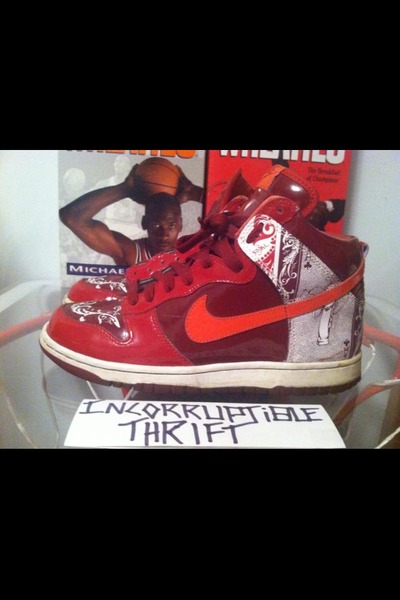 Dontrelle Willis (Tiger Woods) Nike Dunks Size 8