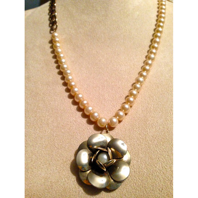 Pearl Strand with Rose Bloom Pendant Adjustable-length Necklace*
