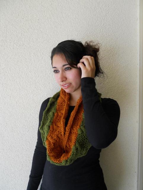 Two-Tone Cabled Cowl