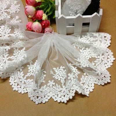 Lace border 183