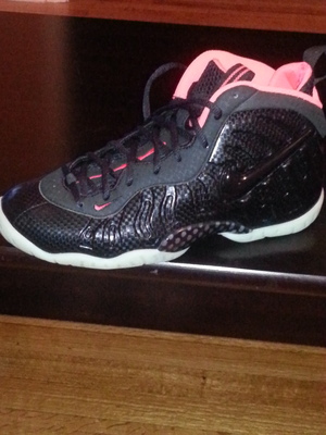 Air foamposite pro yeezy big kids (glow in the dark soles)