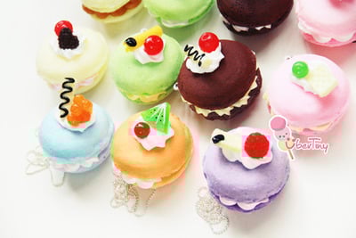 Squishy Macaroon with Toppings