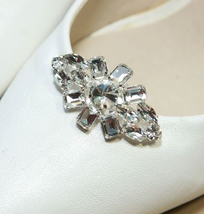 A PAIR OF RHINESTONE CRYSTAL WEDDING BRIDAL RHOMBUS BUCKLE SHOES CLIPS