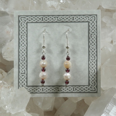Freshwater pearl and garnet earrings - Thumbnail 2