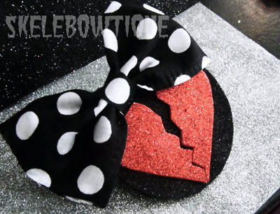 Love taker (bow fascinator)