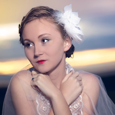 Leilani White Lily Fascinator