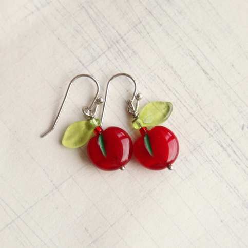 super sweet glass cherry earrings.