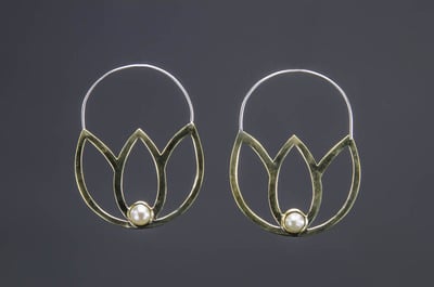 Floating Lotus w/ Pearl (Brass)