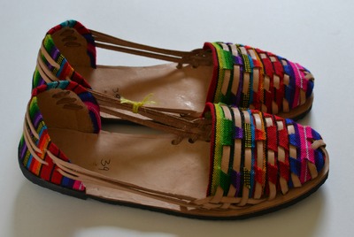 Size 39 US 8 Women's Caites