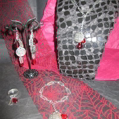 “never give up” self-harm razor blade and blood drops jewellery set - Thumbnail 1